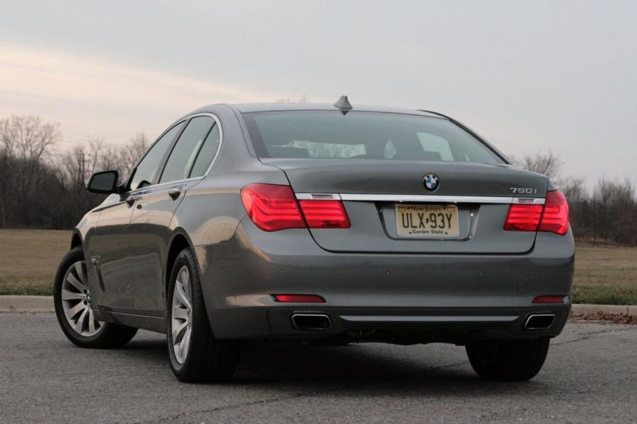  BMW 750i 2009 года  (фото 32 из 32)